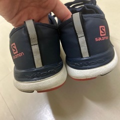 ランニングシューズ　24.5の画像