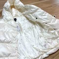 新品未使用⭐︎タグ付き　gap キッズ　ダウン　100 ホワイト　白　パールの画像