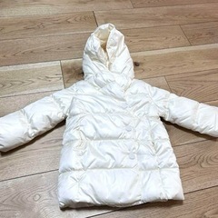 新品未使用⭐︎タグ付き　gap キッズ　ダウン　100 ホワイト　白　パールの画像