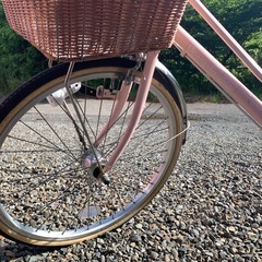 22インチ　シティサイクル　前カゴ付きの画像