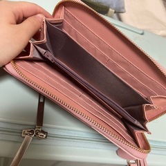 ピンクの財布の画像