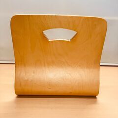 木製座椅子の画像