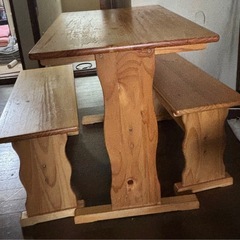 木製ダイニングテーブルセットの画像