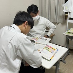 外国人講師と日本人講師のペアレッスンの画像