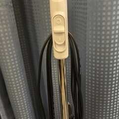 コード付き掃除機（4mコード・付属ノズルあり）/ Vacuum Cleaner with Cord (4m Cord, Floor Head & Crevice Tool)の画像