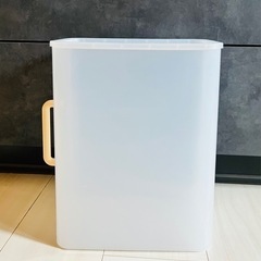 プラスチック製ケースの画像