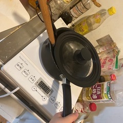 IKEAで購入した鍋とフライ返し、スプーンのセットです。の画像