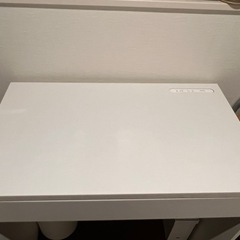 パソコンデスクの画像