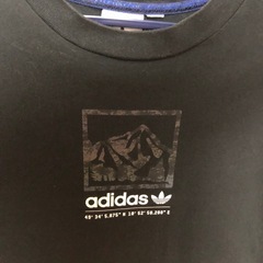 adidasブラックtシャツLサイズの画像