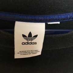 adidasブラックtシャツLサイズの画像