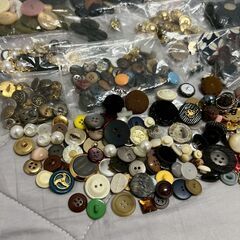 【手芸・裁縫】 ボタン いろいろ まとめ売り アンティーク アクセサリー 洋裁 飾りボタン など 現状品 N0911の画像