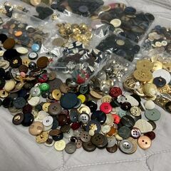 【手芸・裁縫】 ボタン いろいろ まとめ売り アンティーク アクセサリー 洋裁 飾りボタン など 現状品 N0911の画像