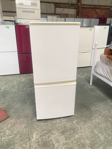 922◀送料設置無料☆SHARP自動製氷機能付き大型冷蔵庫　350L 洗濯機 ☘️大阪市から阪南市まで配達設置無料?オシャレシャープ冷蔵庫