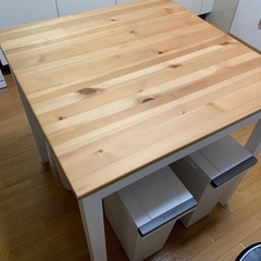IKEA ダイニングテーブルの画像