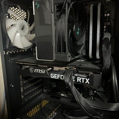 モニター込み 自作ゲーミングPCの画像