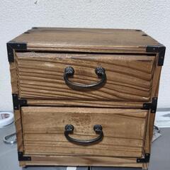 非常に可愛らしいアイテム♪昭和レトロ ミニ桐タンス 横幅20.5cm ※全体的に経年傷はありますがとくに気になるような感じではないです。直接手渡し限定で場所は東京都武蔵村山市の画像