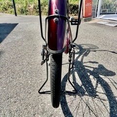 26インチ（ワインレッド）シティサイクル 前面バスケット付きの画像
