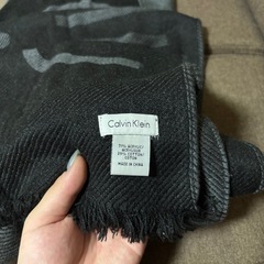 Calvin Klein ロゴ入りマフラーの画像