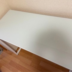 ガラステーブルの画像