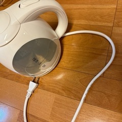 衣服、ポット、雑貨まとめてもらってくださいの画像