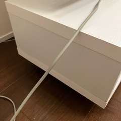 シンプルなホワイトテレビ台の画像