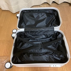 新品　スーツケース　キャリーケース　機内持ち込みサイズ　LCCもOK 旅行バッグ　コロ付き　キャスター付き　白　かわいいの画像