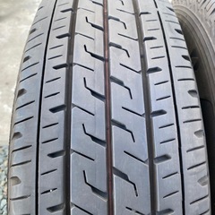 195/80R15 107/105N LT ブリヂストン 夏タイヤ4本 溝有 ハイエース キャラバン ECOPIA R710 BRIDGESTONE バリ山 車検対応品の画像