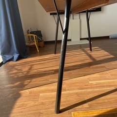ダイニングテーブル　イス二脚セットの画像