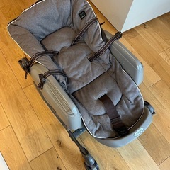 【コンビ】電動ハイローチェアの画像