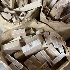 薪　キャンプ・ストーブなどに　木工屋から出る薪　カット加工済み　引き取りのみ　シーズン到来バーベキューのお供に7.7.31の画像