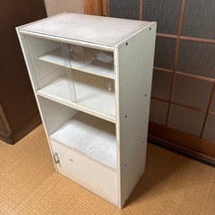 ガラス戸付き３段ボックスの画像
