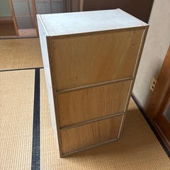 ガラス戸付き３段ボックスの画像