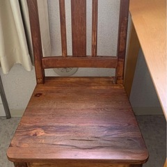 テーブル、椅子二つの画像
