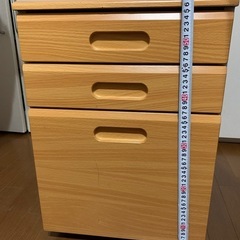 キャスター付きデスクワゴンの画像