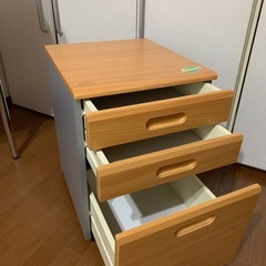 キャスター付きデスクワゴンの画像