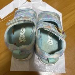 女の子光るサンダルの画像