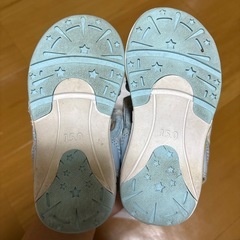 女の子光るサンダルの画像