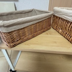 籐のカゴ2個セットの画像
