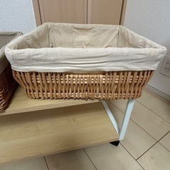 籐のカゴ2個セットの画像