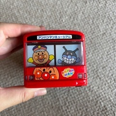 4、アンパンマン　バスの画像