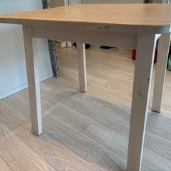 【オシャレ！問い合わせ多数】IKEA かわいい正方形テーブルの画像