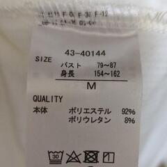 白 トップスの画像
