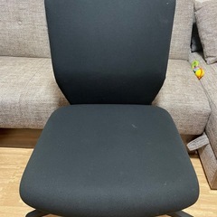 テーブルと椅子の画像