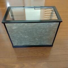 中古の人形ケースの画像
