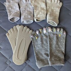 LサイズTシャツ４枚、5本指靴下(オマケ)の画像