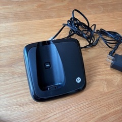 【美品】Motorola コードレス電話 本体と充電スタンドの画像