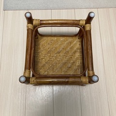 木製椅子の画像