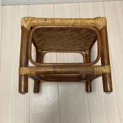 木製椅子の画像