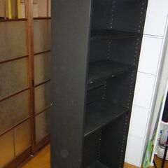本棚または多目的収納棚。高さ178cm*横幅59ｃｍ*奥行き30㎝。引越しに伴い出品の画像