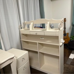 ほぼ未使用　女の子用　棚付き学習机　ホワイトの画像
